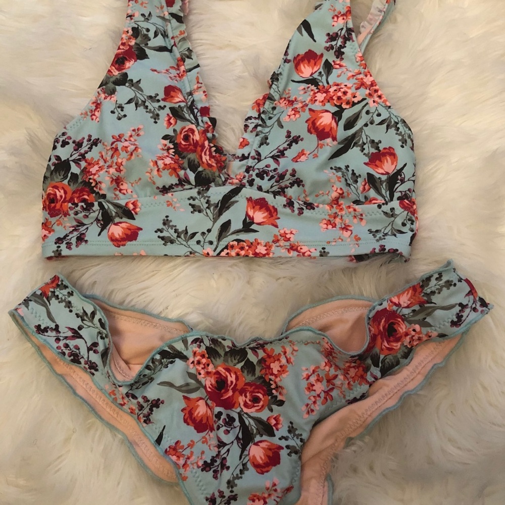 Floral Bikini - Picture 2 of 3